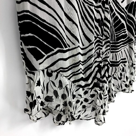 Phool Women's M B&W Floral V Neck Long Flare Sleeve Ruffled Contour Blouse - Picture 5 of 13